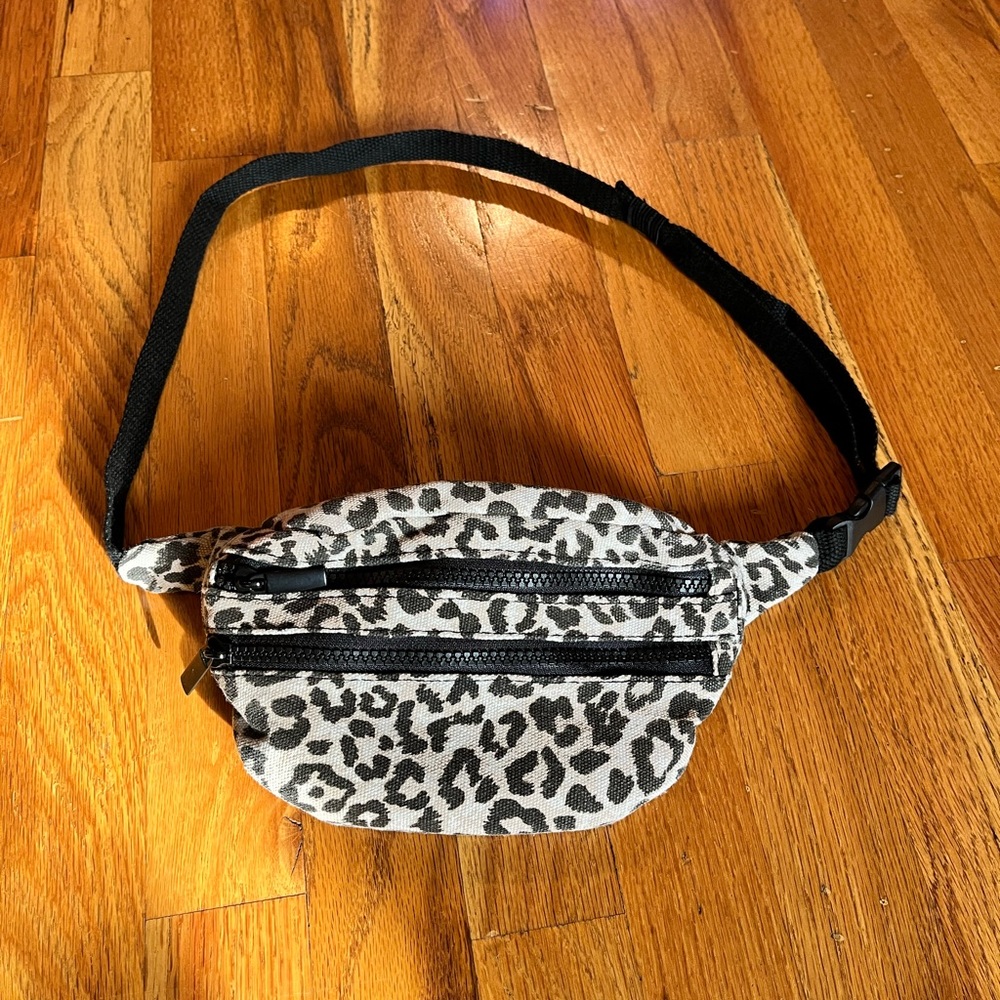 Leopard print belt bag Fanny pack EUC